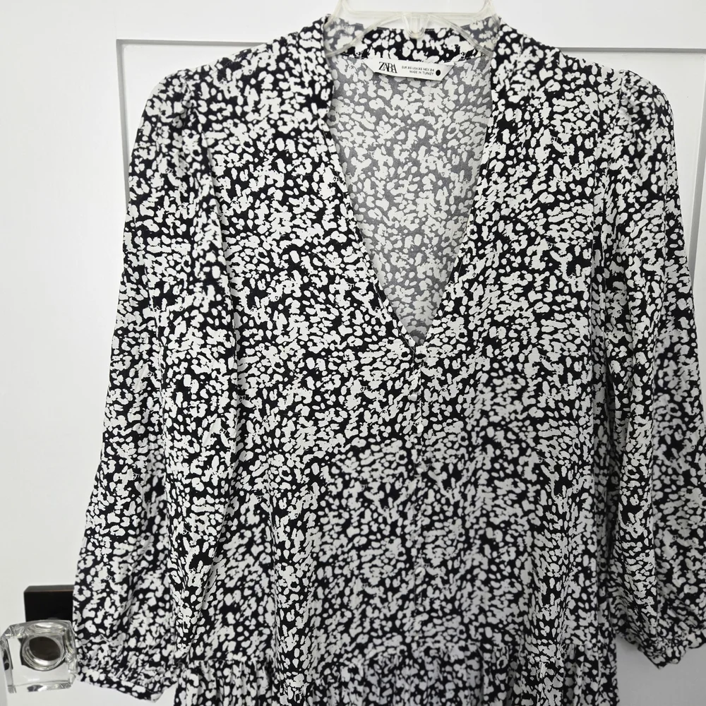 Zara Black and White Flowy Dress Size XS